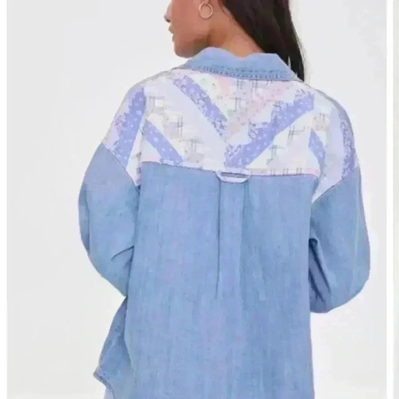 Forever 21 Women’s Oversized Buttoned Down size Medium - Picture 4 of 4